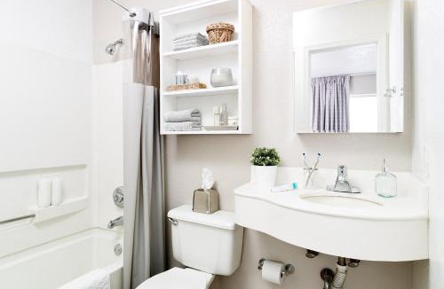 Southbelt/Ellington Hotel | InTown Suites Extended Stay Houston TX - Hobby Airport