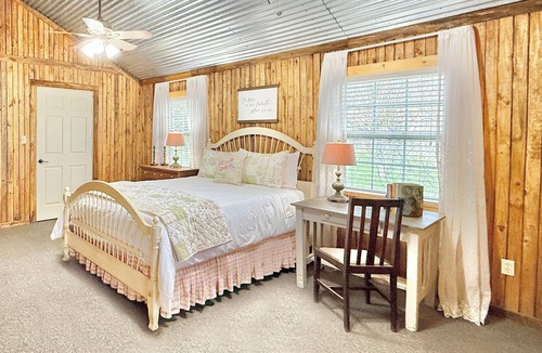 Montgomery House | Inviting 3-bedroom Guest House in Historic Downtown Montgomery
