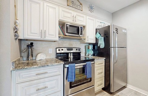 Key Allegro Condo | Inviting condo with private boat slip, pool, tennis, balcony, central AC, & W/D