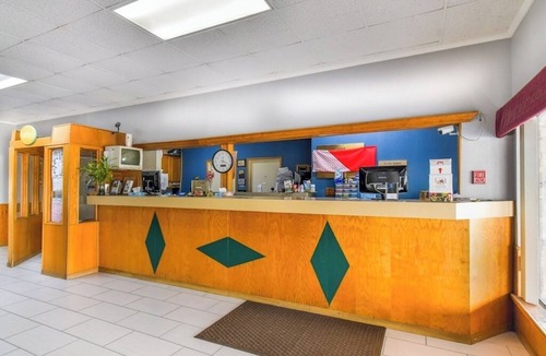 Tyler Hotel | Inviting King Room with Private Bathroom for a Comfortable Stay