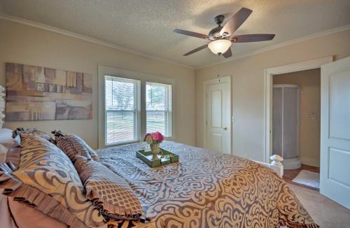 North Overton House | Inviting Lubbock Home > 1 Mi to Downtown