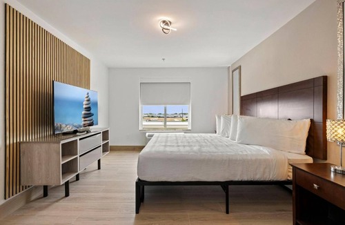 FM 1960 Hotel | Inviting Retreat Perfect for Family Comfort & Convenience | Mall - 5.8 miles