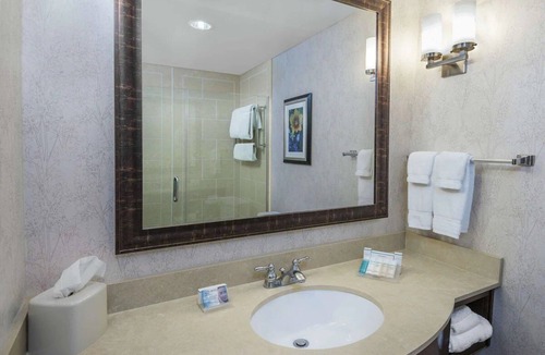 Far North Central Hotel | Inviting Room Near PopStroke - 2 miles | Prime San Antonio Location