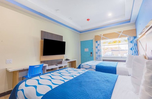 George Bush Park/Eldridge Hotel | Inviting Room with 2 Queen Beds and Kitchenette Near Woodbridge Lake in Houston