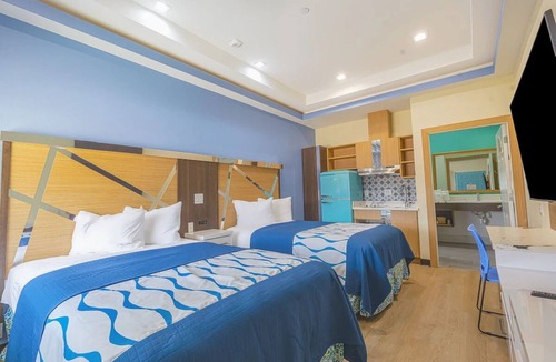 George Bush Park/Eldridge Hotel | Inviting Room with 2 Queen Beds and Kitchenette Near Woodbridge Lake in Houston