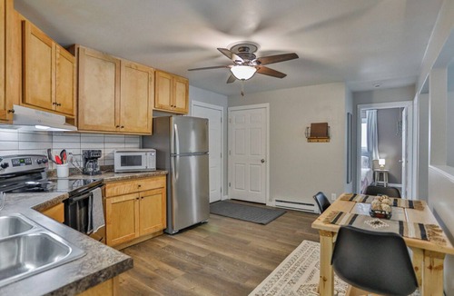 Weston Apartment | Jelinek Hideaway Unit 5 - Modern 2BR Apartment