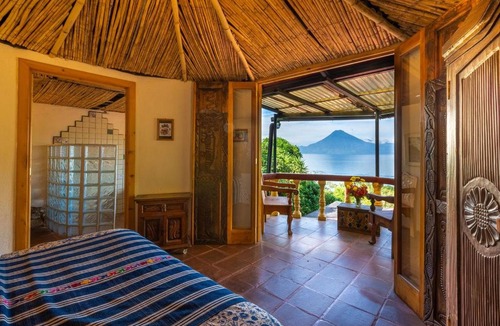 Panajachel Hotel | Jenna's River Bed and Breakfast