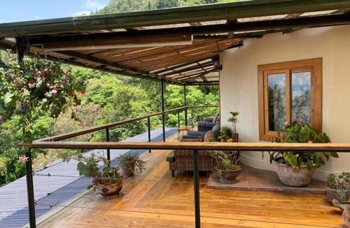 Panajachel Hotel | Jenna's River Bed and Breakfast