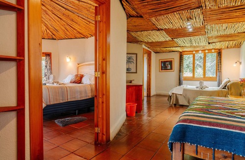 Panajachel Bed & Breakfast | Jenna's River Bed & Breakfast