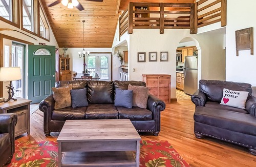 Mountain View House | John Thomas Farmhouse ~ secluded valley + creek