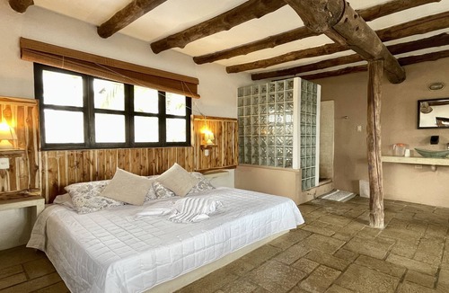 Monterrico Hotel | Johnny's Place Hotel