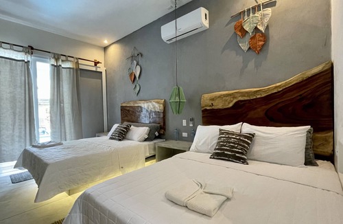Monterrico Hotel | Johnny's Place Hotel