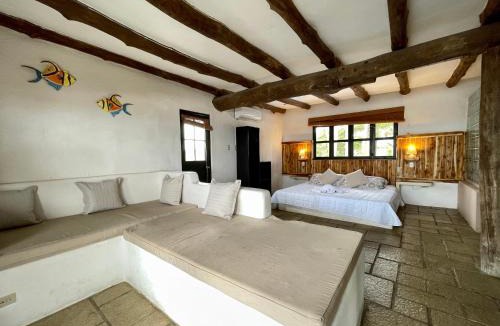 Monterrico Hotel | Johnnys Place Hotel