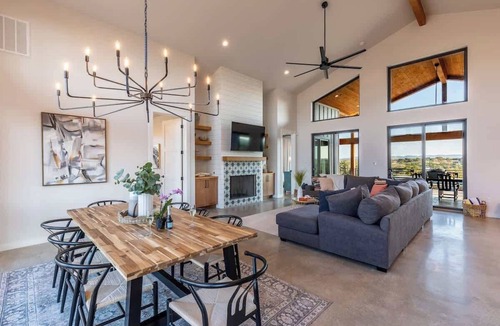 Johnson City House | Johnson City Limits Home