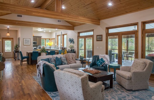 Hunt House | JOIN US IN HUNT- MAKE THIS YOUR RETREAT on the River!