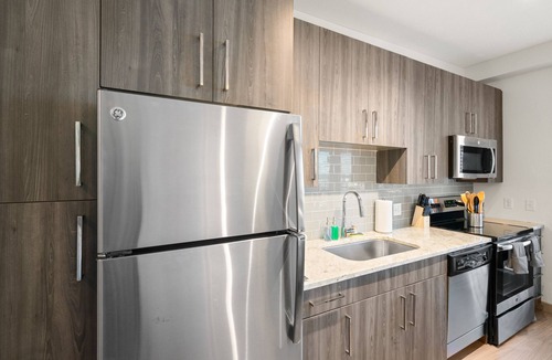 Central Arlington Apartment | Kasa | Walk to Eateries | Arlington