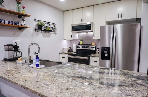 North Loop Apartment | Keep Austin Cozy! - Central Retreat