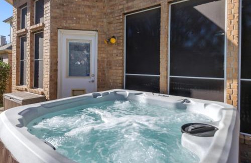 Keller House | Keller Crown - Huge House Near Stadiums - Hot Tub & Pool Table