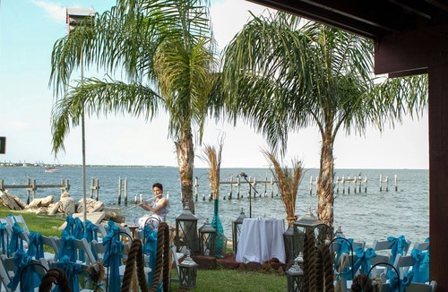 Clear Lake Shores House | Kemah Seaside Retreat: Last minute deal! Call or text for rates 713-425-9109.