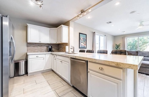 Southwest Village House | Kid Friendly Home, Nr Old Town, Spacious Backyard