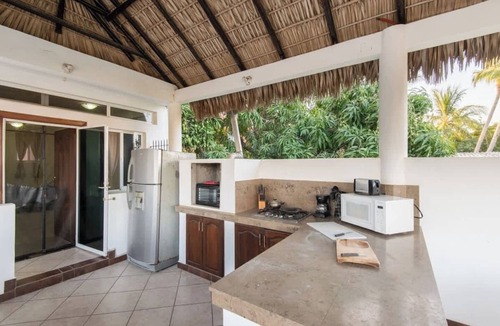 Brisas de Zicatela Apartment | King beds, Starlink, Ocean Views, Steps to beach.