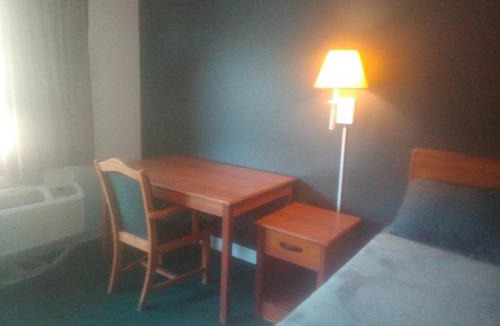 Livingston Apartment | King Bed Hotel Studio 119