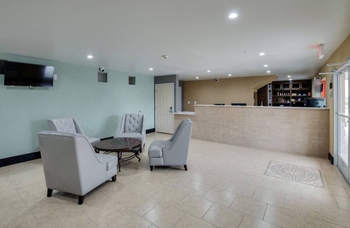 Fort Worth Hotel | King Bed Non Smoking - Scottish Inns, Budget Stay, Free Continental Breakfast