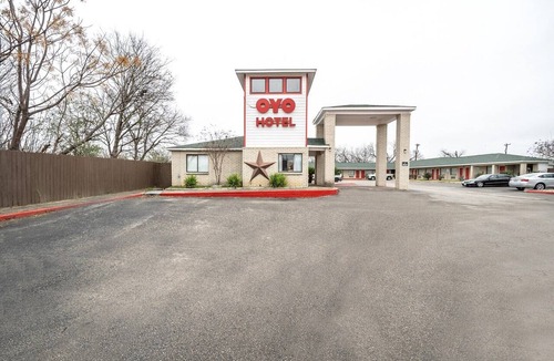 San Antonio Apartment | King Bed | Non Smoking