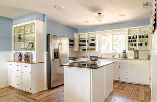 New Braunfels House | King Bed + Private Pool | Sleeps 8 | Minutes to Schlitterbahn