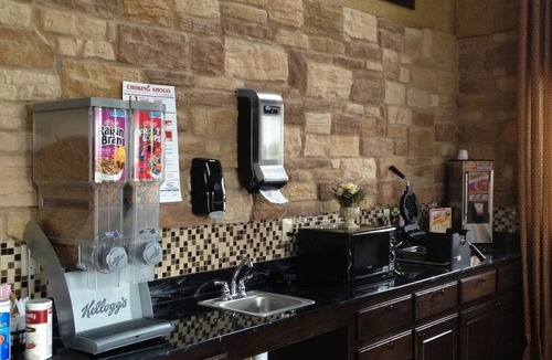 Fort Worth Hotel | King Bed, Scottish Inns, Laundry Facility, Free Parking, Near Fort Worth Zoo