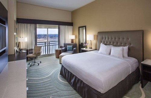Lakeway Hotel | King Bed with Balcony at Lakeway Resort & Spa, Pets Allowed!