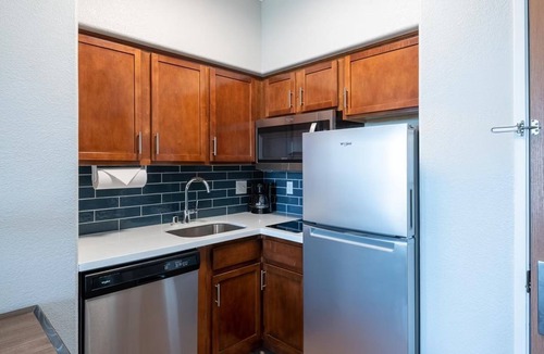 Glendale Sports and Entertainment District Apartment | King Studio Suite | Free Breakfast + Pool