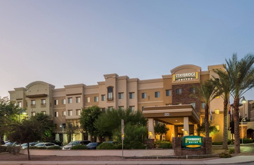 Glendale Sports and Entertainment District Apartment | King Studio Suite | Free Breakfast + Pool