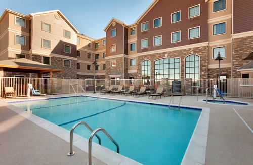 Midland Apartment | King Suite. Free Breakfast. Pool. Great for Business Travelers!