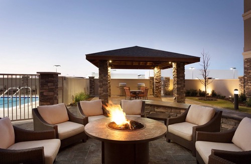 Midland Apartment | King Suite. Free Breakfast. Pool. Great for Business Travelers!