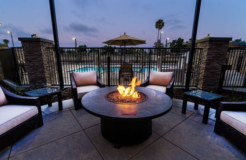 Newark Apartment | King Suite. Free Breakfast. Pool. Shared BBQ. Great for Business Travelers!