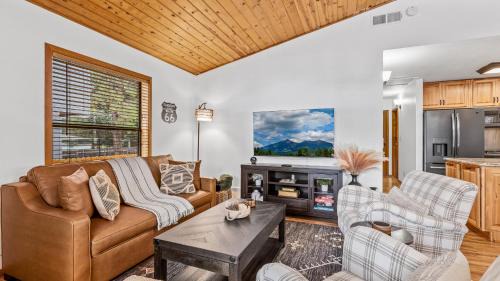 Mountainaire House | Kiowa Cabin Hideaway 6-Guest Mins to DwtnTrails
