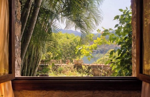 Tequesquitengo Hotel | La Casa del Guamúchil