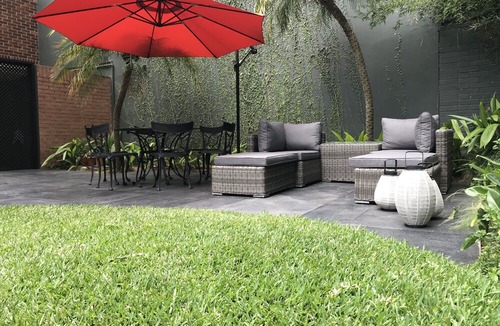 Zona 14 Hotel | La Casa - Luxury Boutique Hotel - 1 King Bed