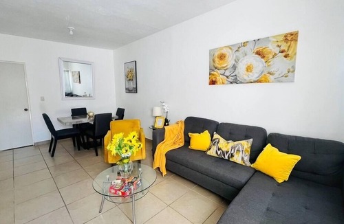 Piedras Negras House | La Casita Amarilla (private residential)