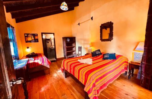 Santa Cruz La Laguna Hotel | La Iguana Perdida
