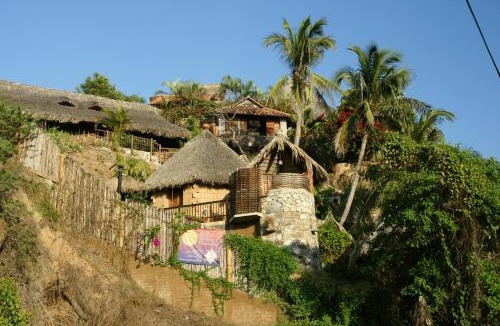 San Pedro Pochutla Hotel | LA LOMA LINDA, Bungalows y Yoga