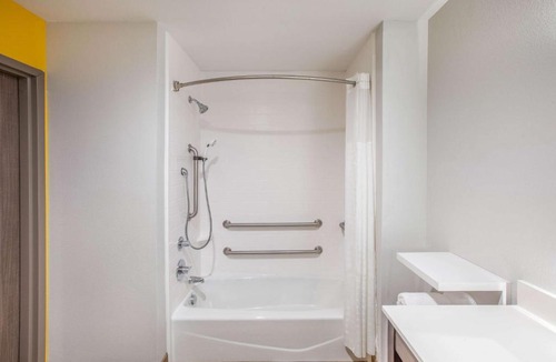 Duncanville Hotel | La Quinta by Wyndham Dallas Duncanville