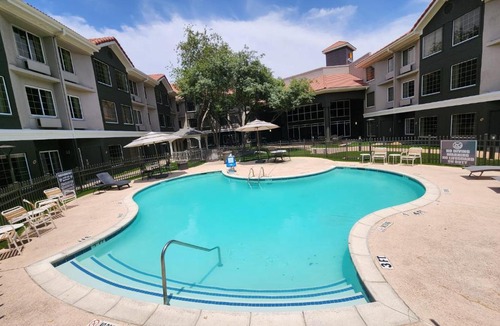 Dallas Hotel | La Quinta by Wyndham Dallas - Addison Galleria