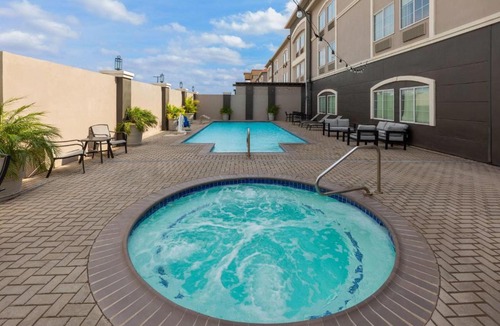 Laredo Hotel | La Quinta by Wyndham Laredo Airport