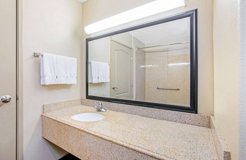 Central City Hotel | La Quinta Inn & Suites by Wyndham Corpus Christi Airport