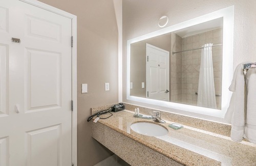 Granbury Hotel | La Quinta Inn & Suites by Wyndham Granbury