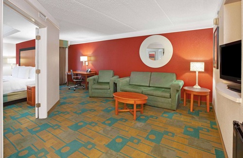The Galleria Hotel | La Quinta Inn & Suites by Wyndham Houston Galleria Area