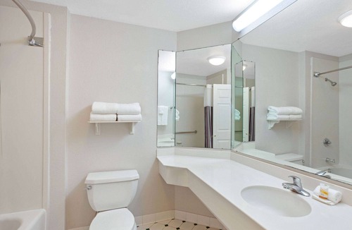 The Galleria Hotel | La Quinta Inn & Suites by Wyndham Houston Galleria Area