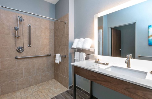 Jacksonville Hotel | La Quinta Inn & Suites by Wyndham Jacksonville TX